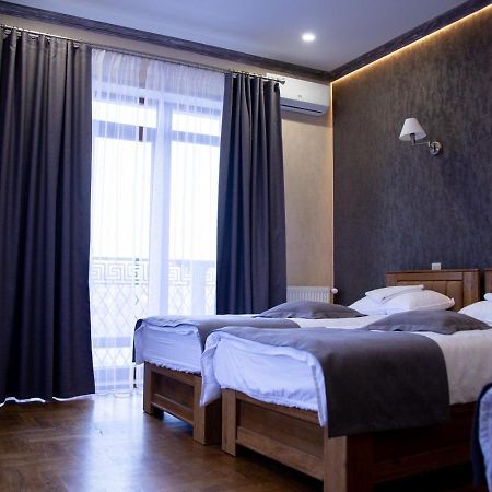 Melania Hotel Umany Kültér fotó